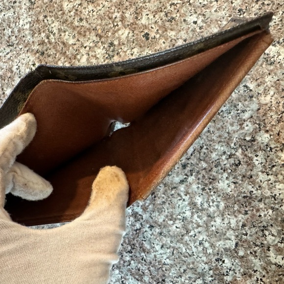 - Louis Vuitton, men's monogram, bifold, wallet, vintage - Picture 10 of 15